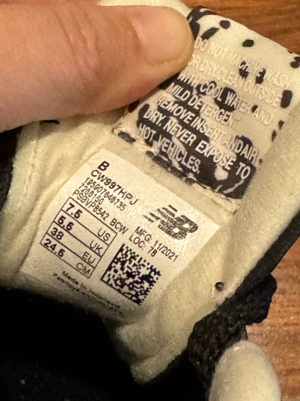 New Balance 997H Women’s Sneakers with Cow Print Black/White Trim size 7.5 - Picture 6 of 7
